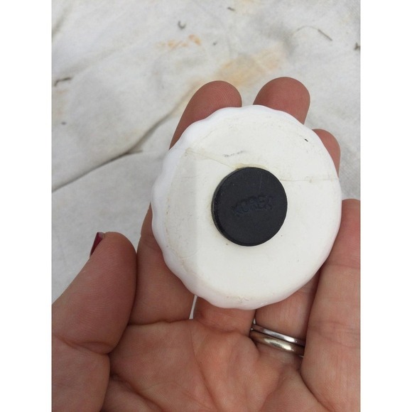 Vintage 2” Frankenmuth Dutch Michigan magnet blue white German traditional - Picture 9 of 9